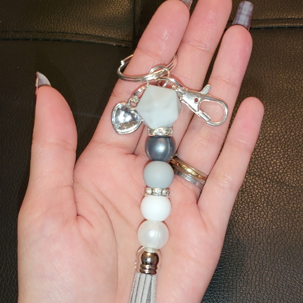 Sliver & white tassel keychain